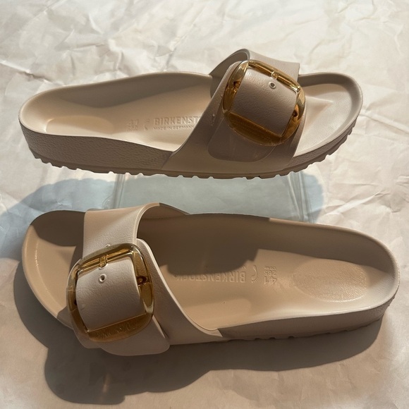 Birkenstock White Sandals with Gold Buckle - Picture 4 of 11